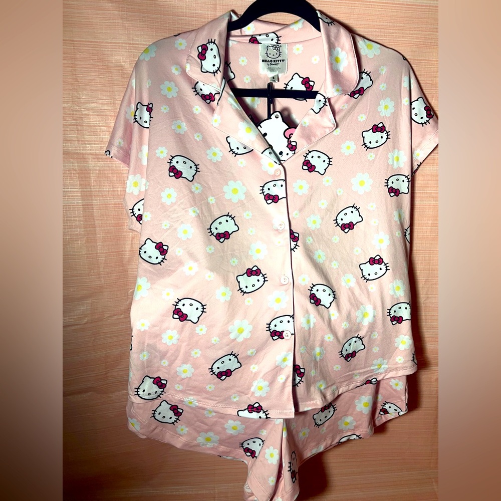 NWT Hello Kitty 2 Piece Pajama Set